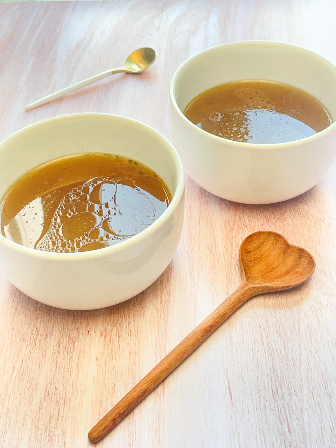 Bouillons d’os / bone broth recette + bienfaits sur notre santé