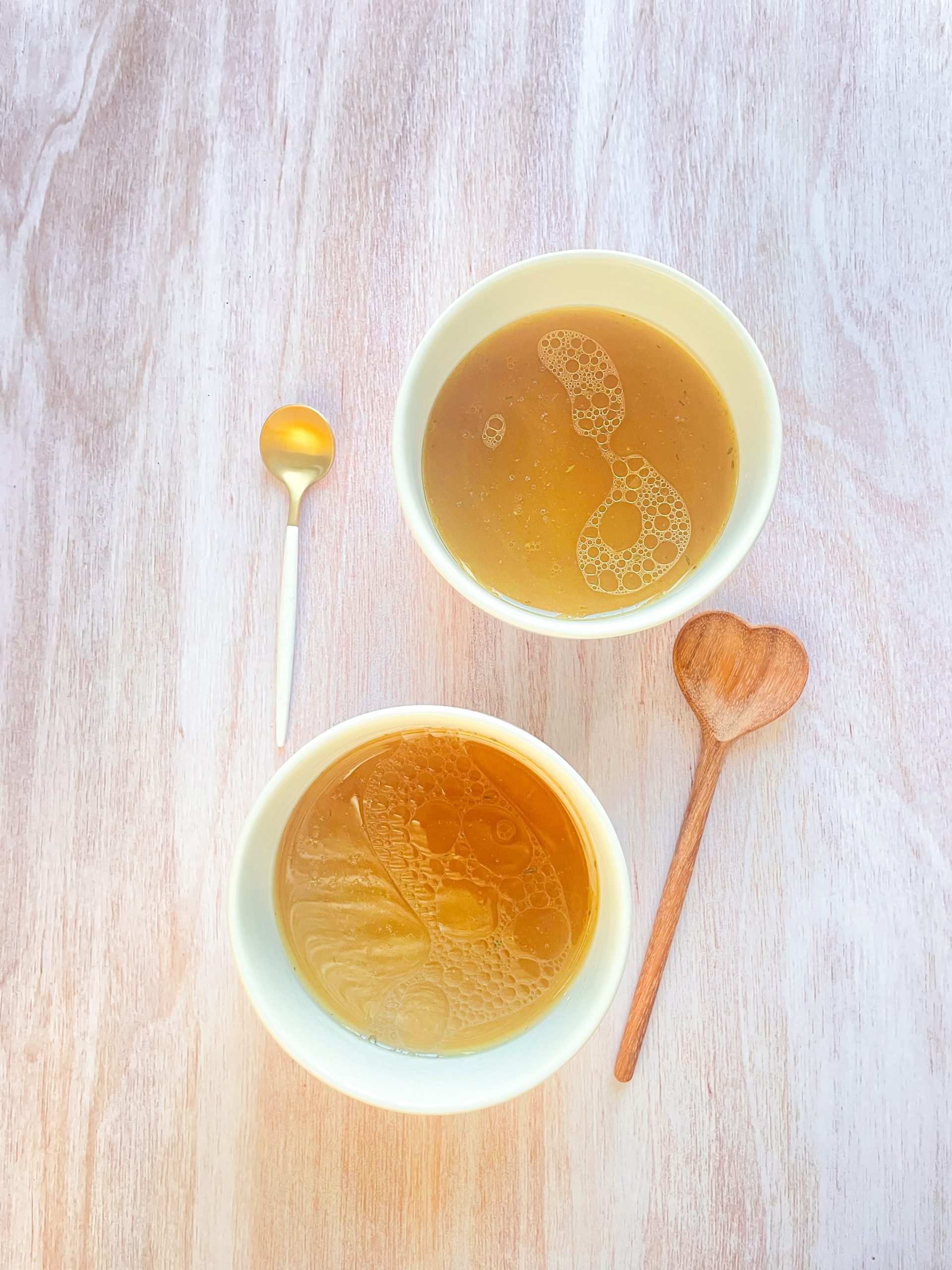 Bouillons d’os / bone broth recette + bienfaits sur notre santé